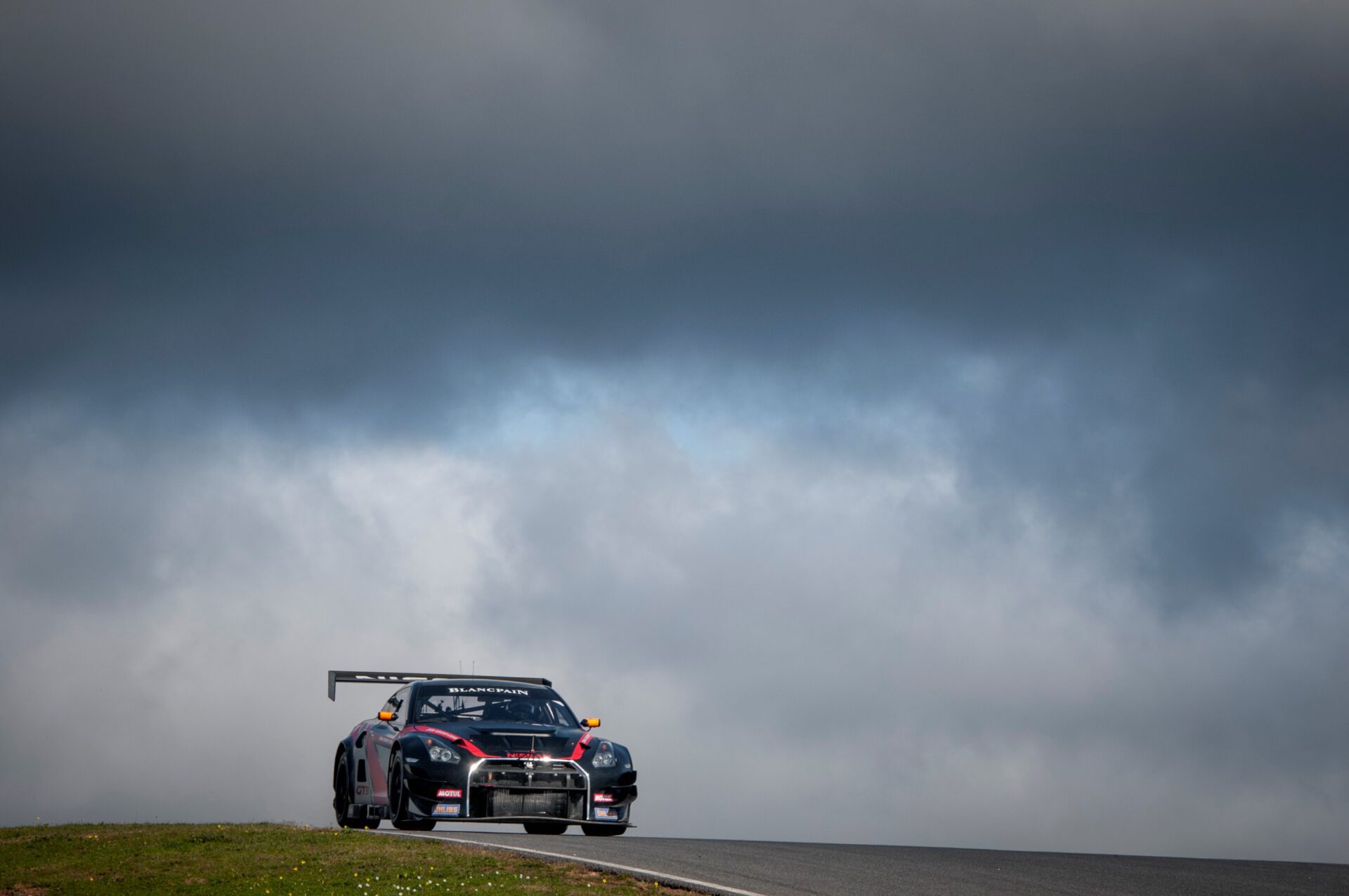 MIGUEL FAÍSCA TESTOU O NISSAN GT-R GT3 NO AUTÓDROMO INTERNACIONAL DO ALGARVE