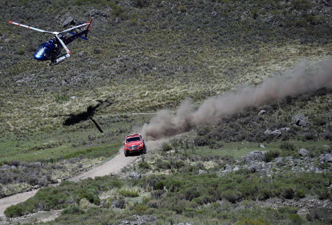 CARLOS SOUSA PARTIU TURBO AO KM 33 E TENTA AINDA CHEGAR AO FINAL DA 2ª ETAPA DO DAKAR