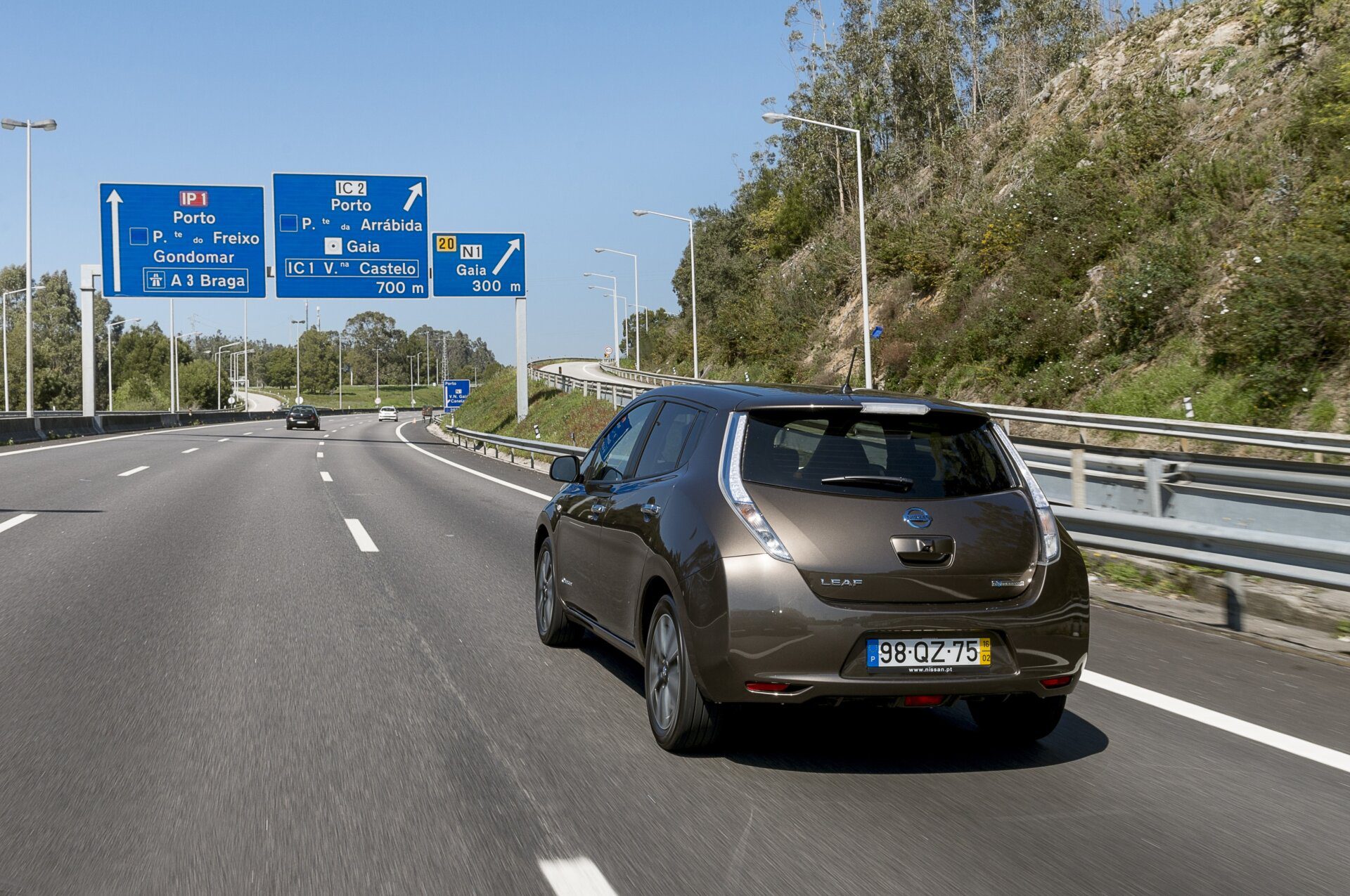 NISSAN LEAF 30 KWH, AGORA JÁ É POSSIVEL IR DE LISBOA AO PORTO E REGRESSAR… POR AUTOESTRADA