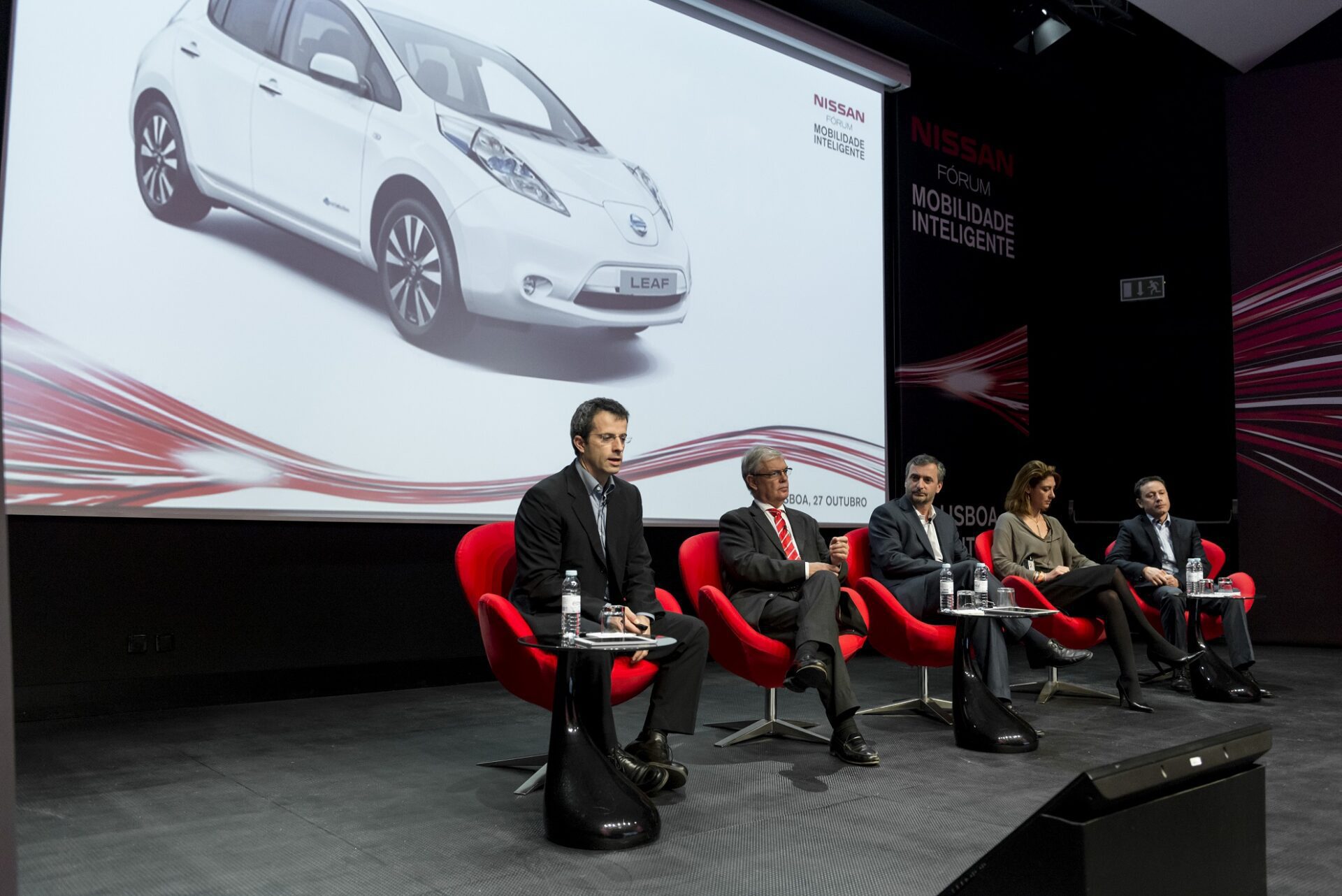 NISSAN LEAF E E-NV200 SÃO BATERIAS COM RODAS; NISSAN XSTORAGE É BATERIA ESTÁTICA… … E TODOS SÃO NEGÓCIO DE ENERGIA