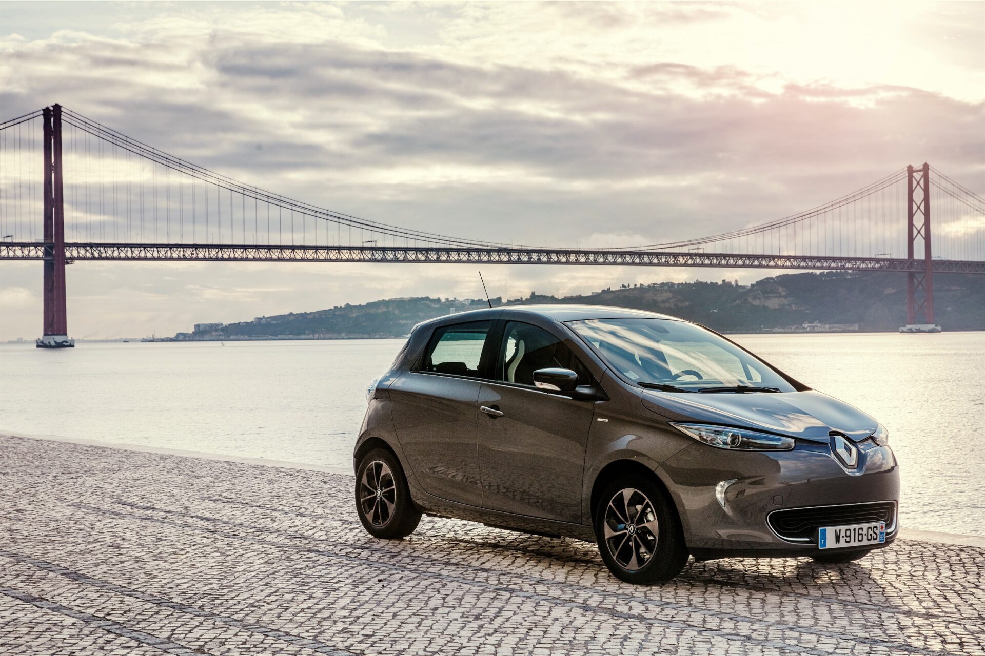 RENAULT ESCOLHE PORTUGAL PARA A APRESENTAÇÃO À IMPRENSA INTERNACIONAL DO RENAULT ZOE Z.E. 40!