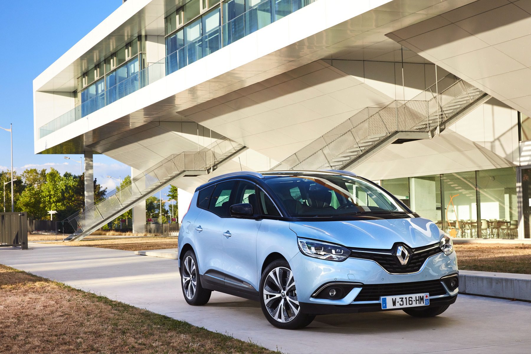 NOVO RENAULT GRAND SCÉNIC: UM MONOVOLUME DE 7 LUGARES PODE SER… EMOCIONANTE!