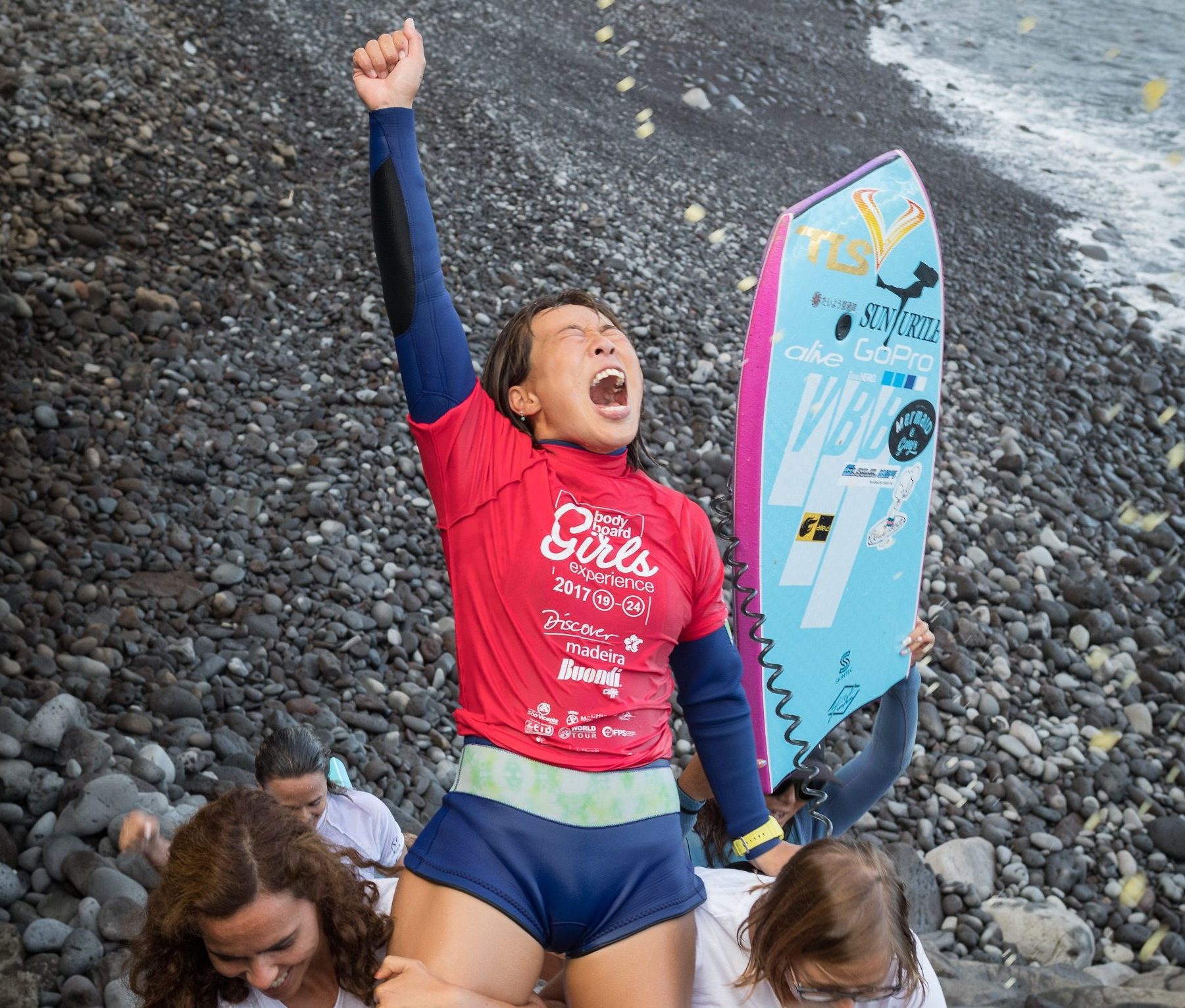 Sari Ohhara vence Bodyboard Girls Experience e Joana Schenker adia sonho do título mundial para a Nazaré