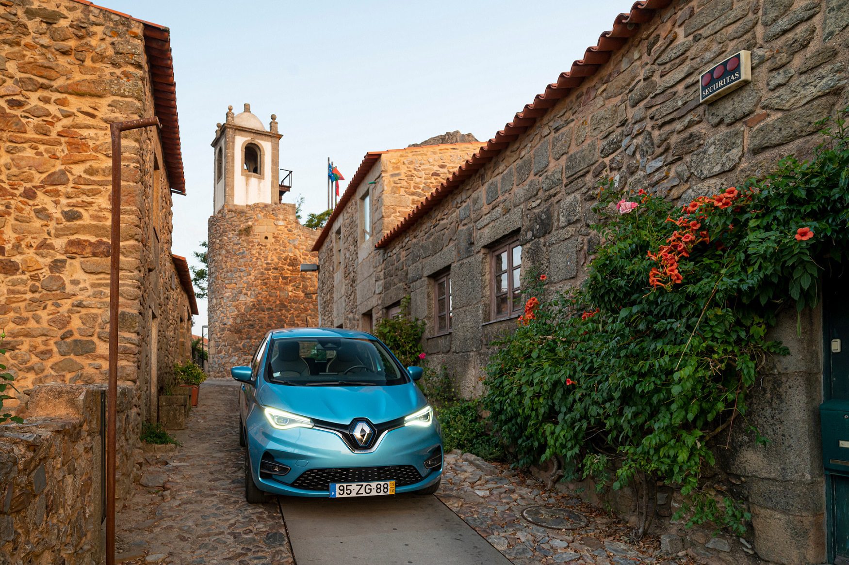 Renault e Aldeias Históricas de Portugal assinam protocolo para converter a Aldeia Histórica de Castelo Rodrigo na primeira localidade de Portugal Continental com mobilidade 100% sustentável