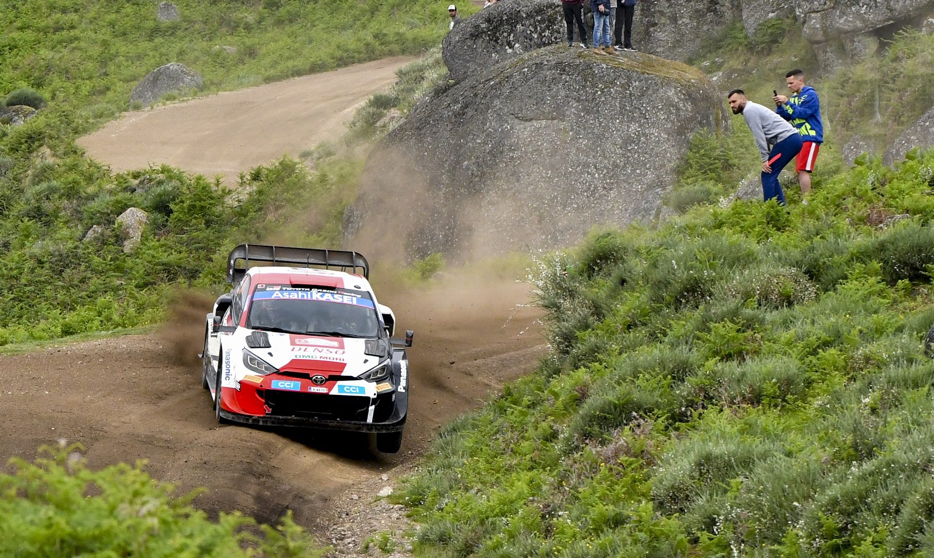 Evans e Rovanperä em duelo épico no Vodafone Rally de Portugal