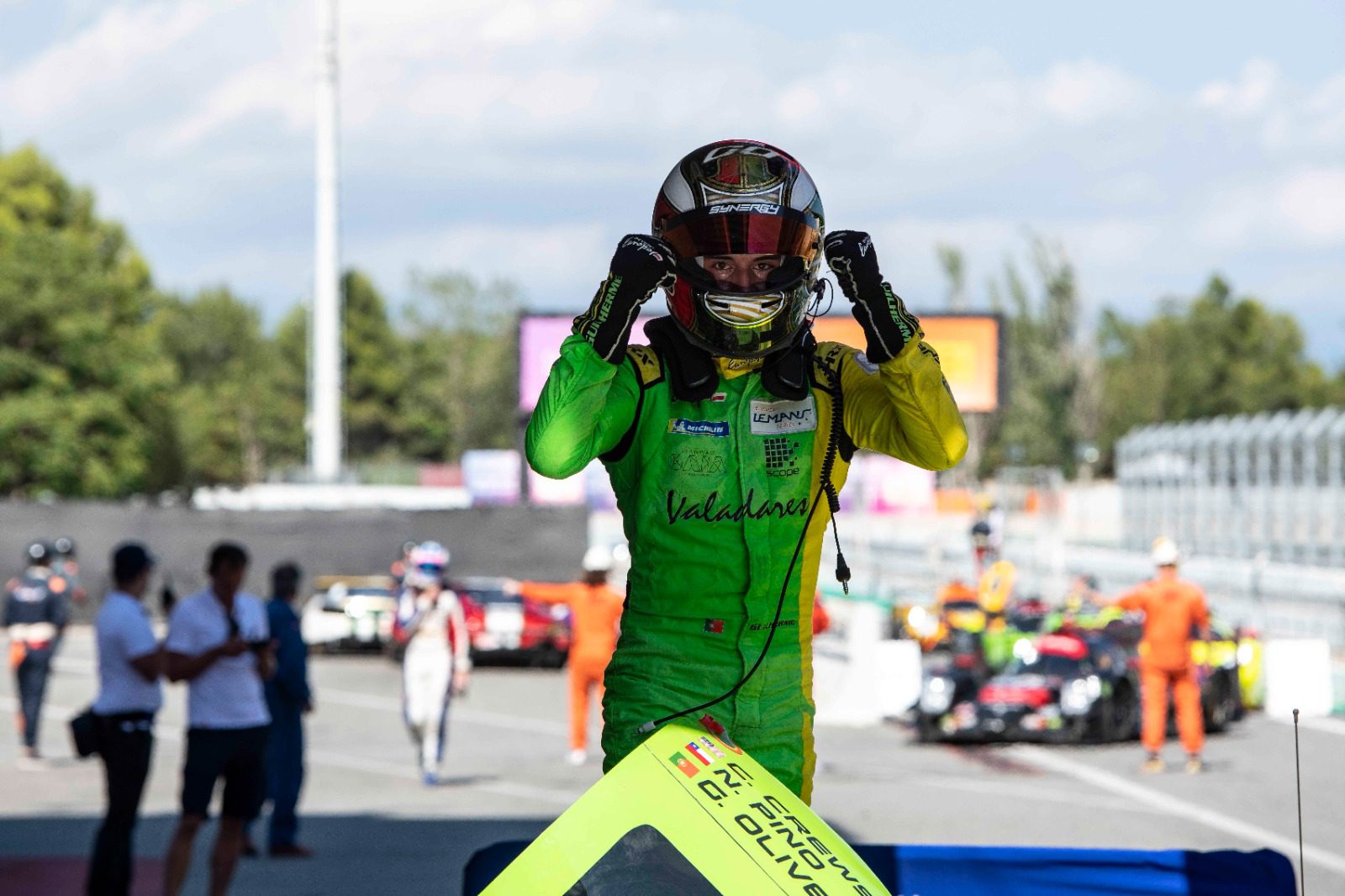 <strong></noscript>Jovem português de 17 anos, Guilherme Oliveira, é candidato ao título no European Le Mans Series</strong>