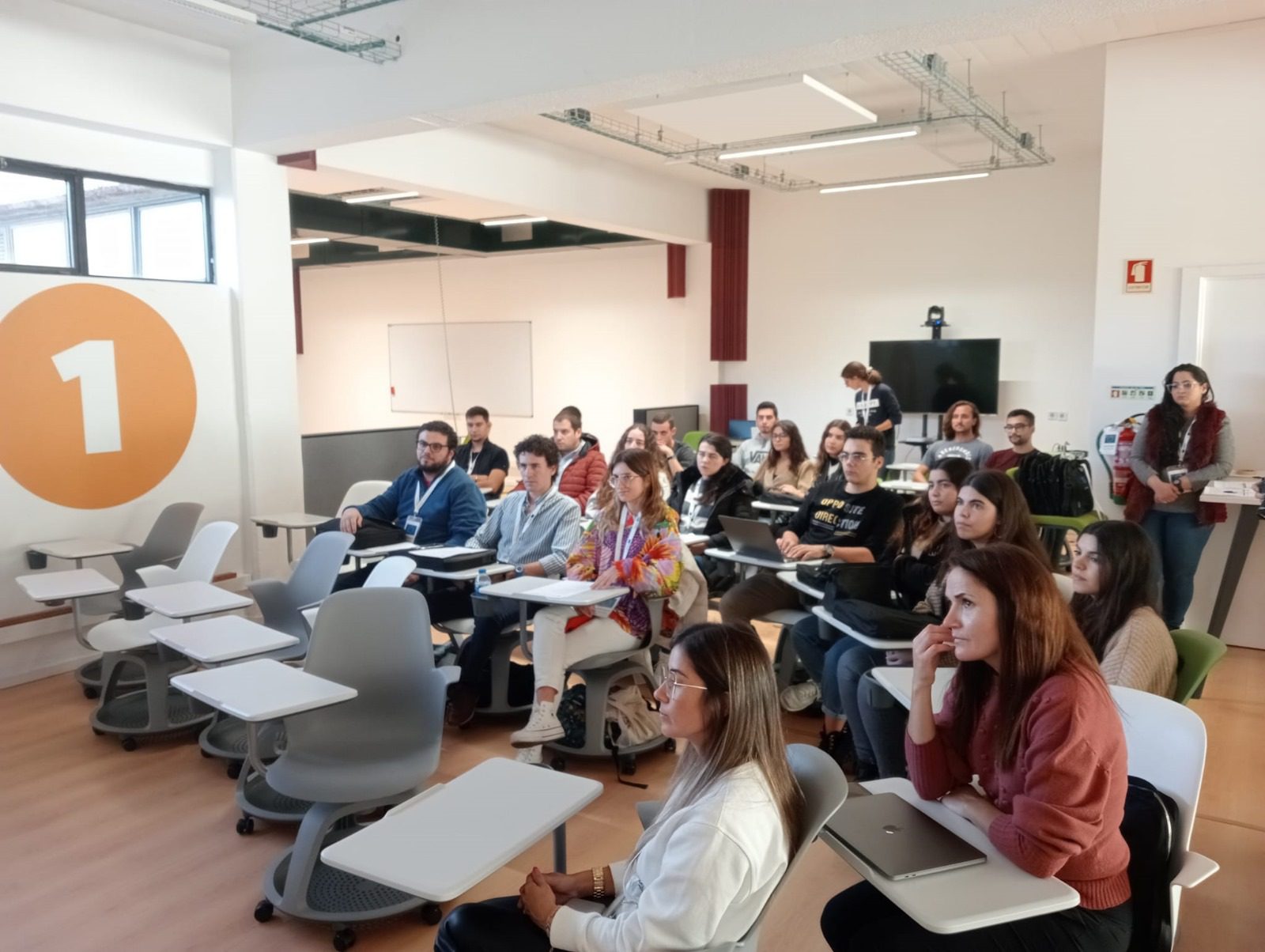 EUROPE DIRECT junta estudantes de Viseu e de Aveiro para um debate alargado sobre a União Europeia