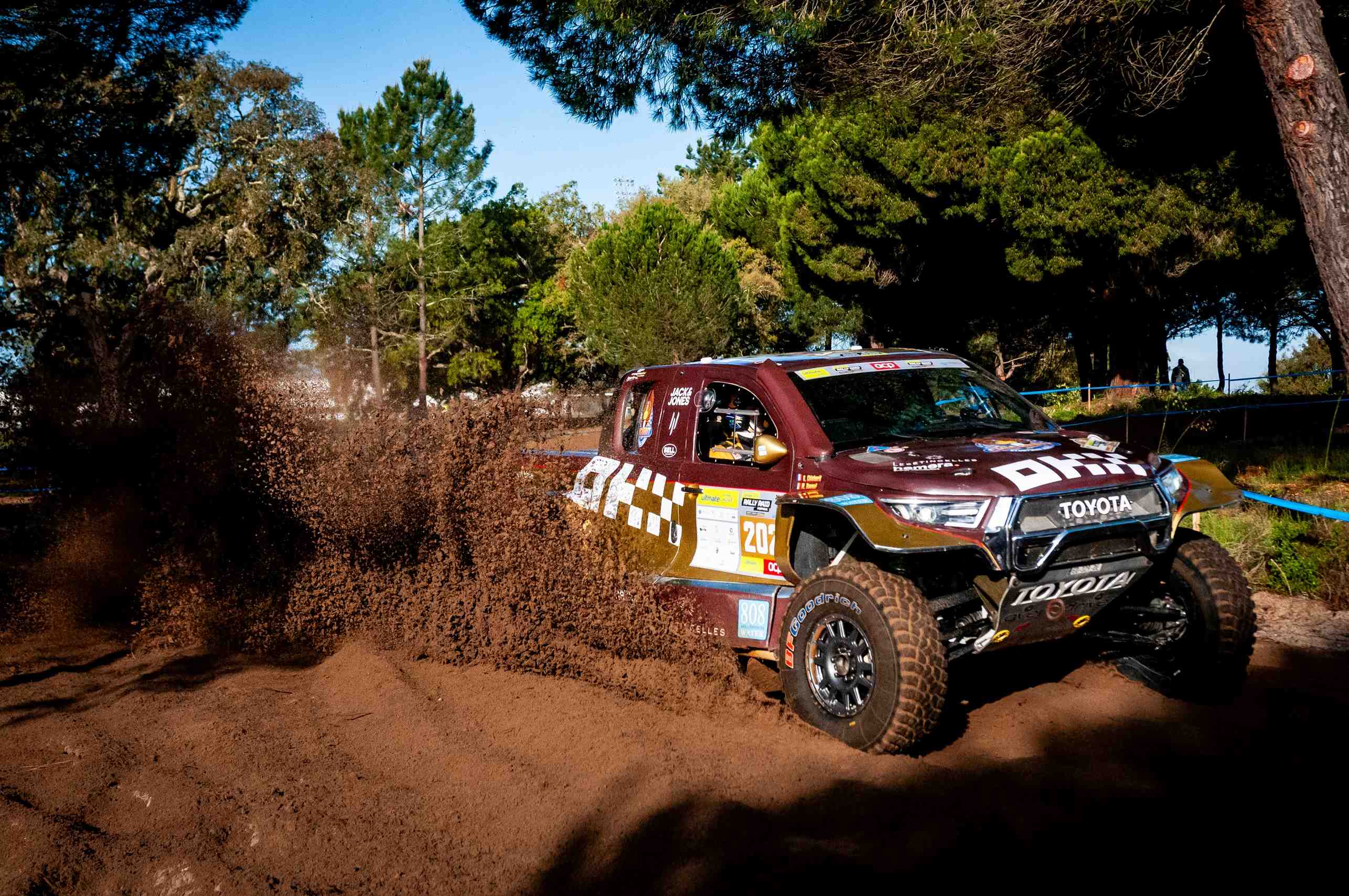 Franceses e espanhóis lideram primeira etapa do bp Ultimate Rally-Raid Portugal