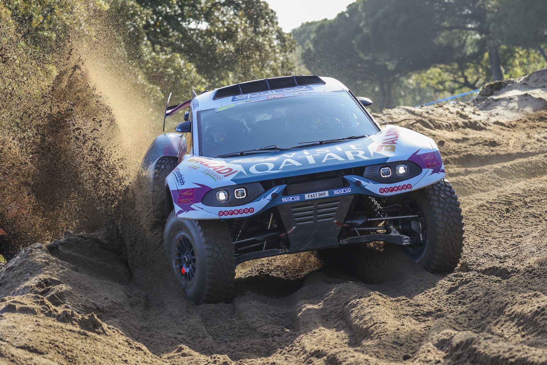 Vitórias de Nasser Al-Attiyah (carros) e Tosha Schareina (motos) na consagração de Portugal no todo-o-terreno mundial