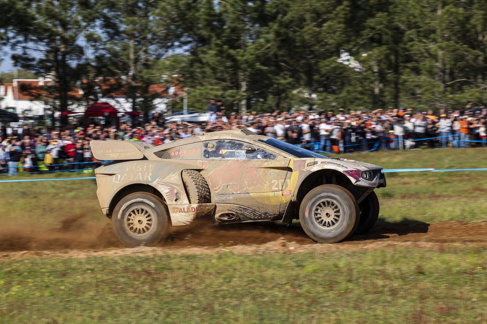 Al-Attiyah é o novo líder nos carros e luso-alemão Bühler vence motos na segunda etapa do bp Ultimate Rally-Raid Portugal