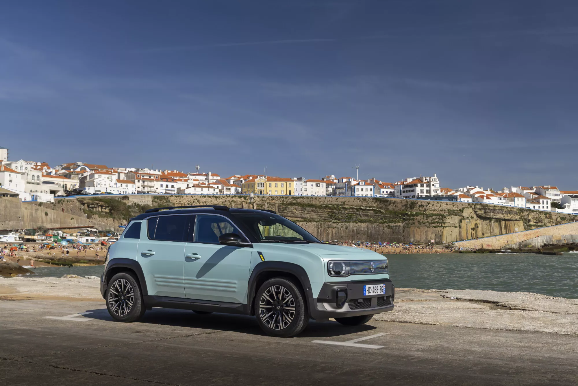 O icónico Renault 4 ganha nova vida na Ericeira e o mundo está a descobri-lo em primeira mão