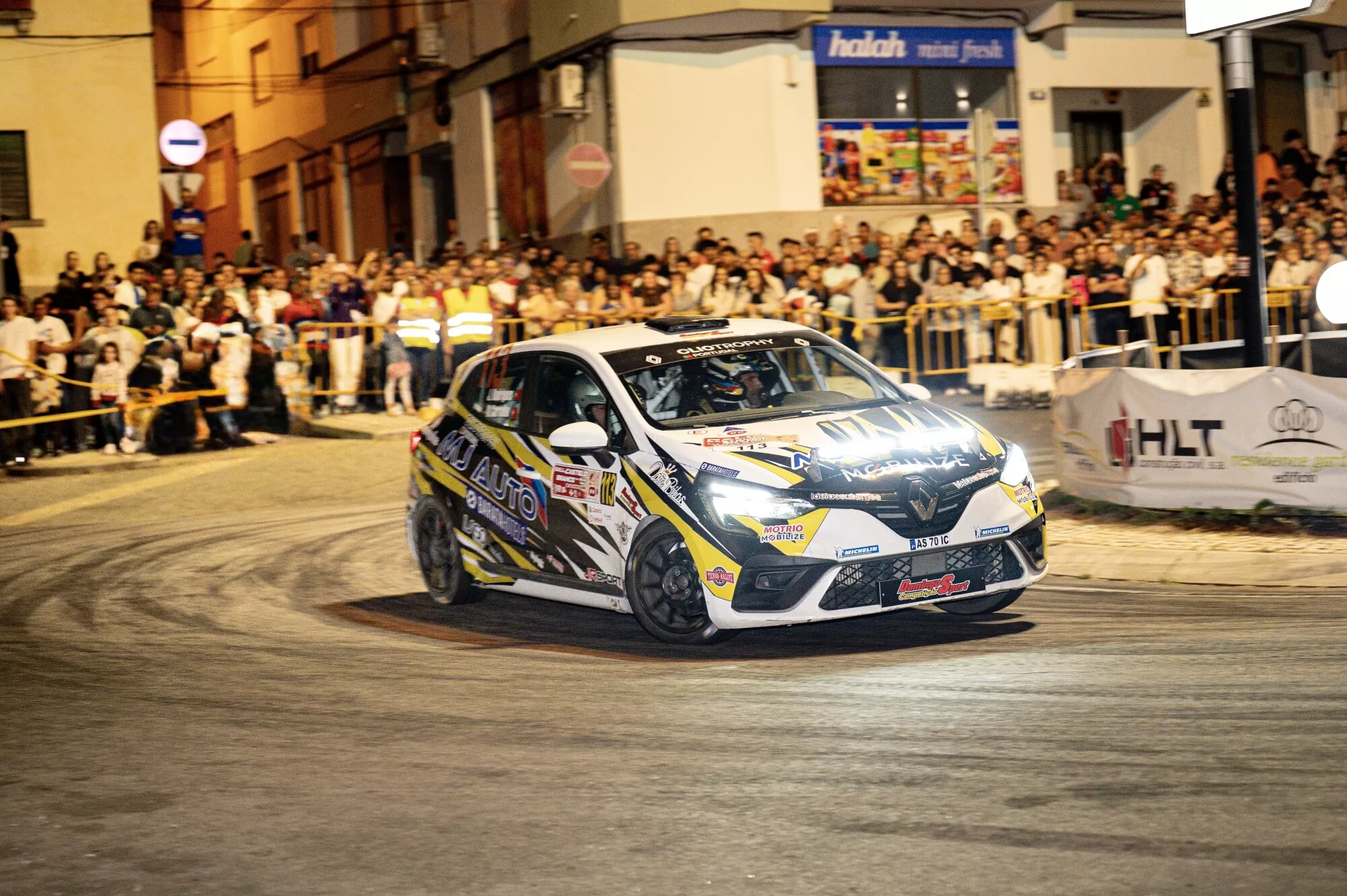 Estreante João Rodrigues impõe-se com autoridade na prova de abertura do Clio Trophy Portugal