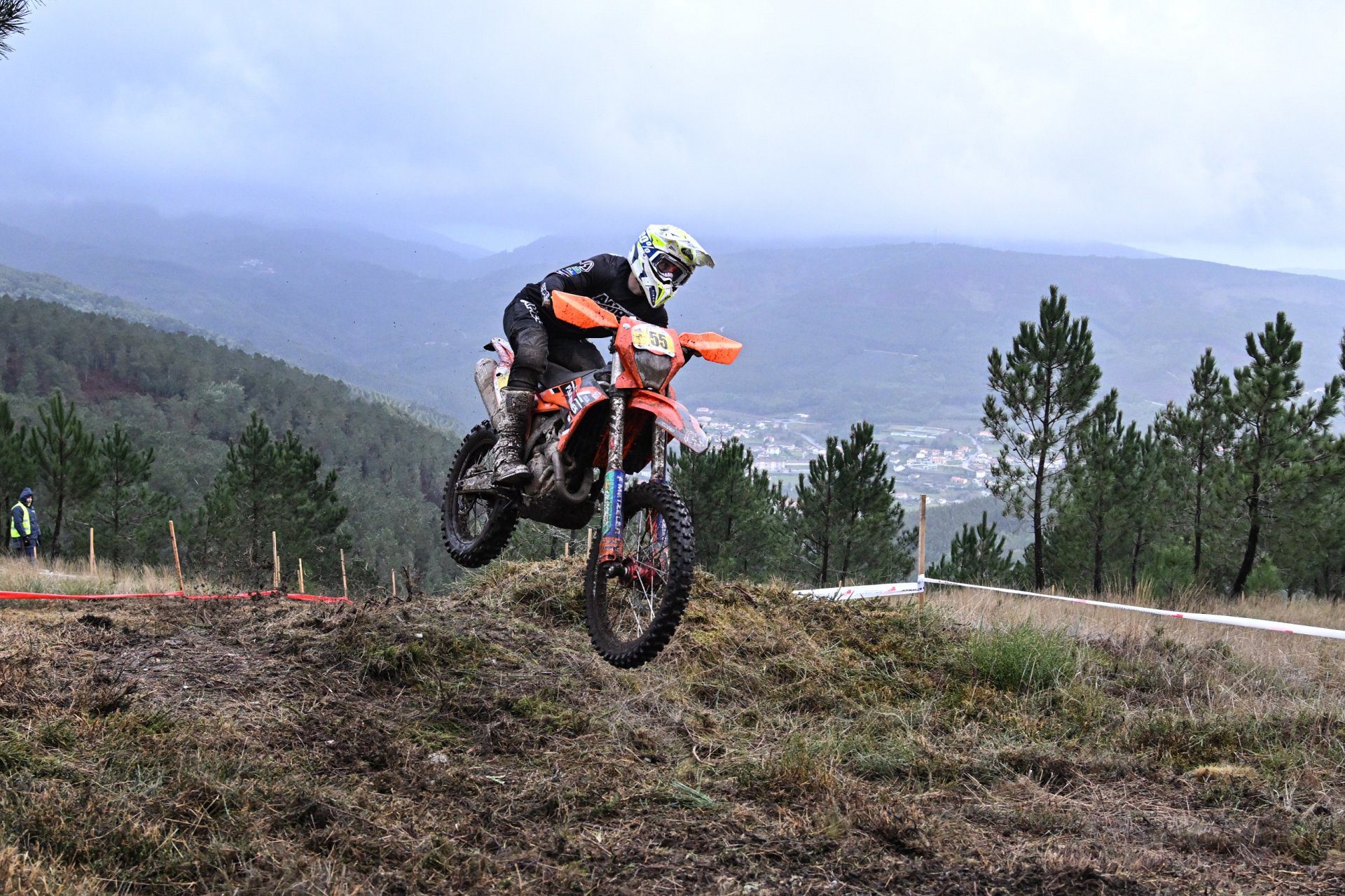Góis vence a tempestade: 135 pilotos inauguram Campeonato Nacional de Enduro 2026 em prova de superação