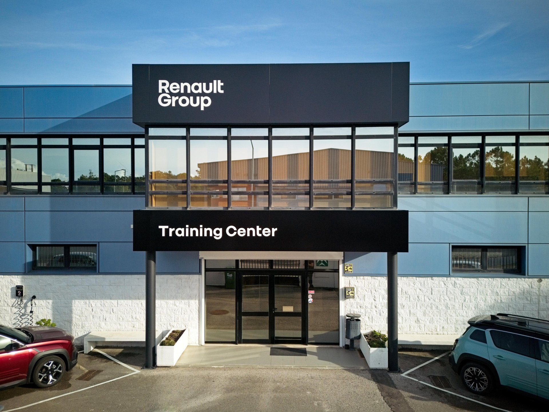 Grupo Renault investe meio milhão de euros em novo centro de formação no Seixal