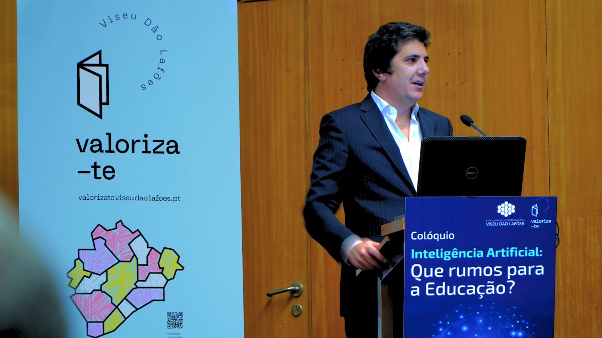 Mais de 240 Professores no Colóquio que debateu o papel da Inteligência Artificial na educação